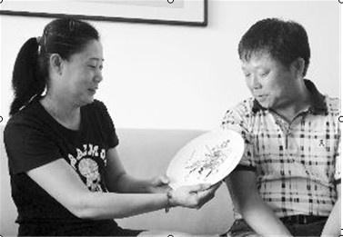 司机闯红灯送伤者就医 获救者11年后当面谢恩